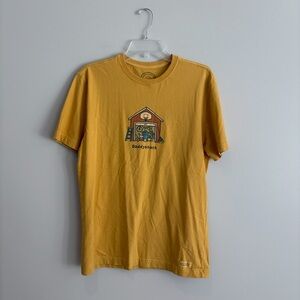 Life Is Good Men's Daddy Shack Garage Graphic Tee in Mustard Size M